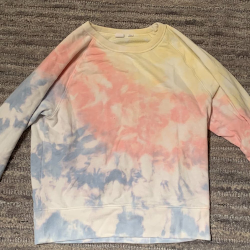 Gap tie-dye sweatshirt size S
